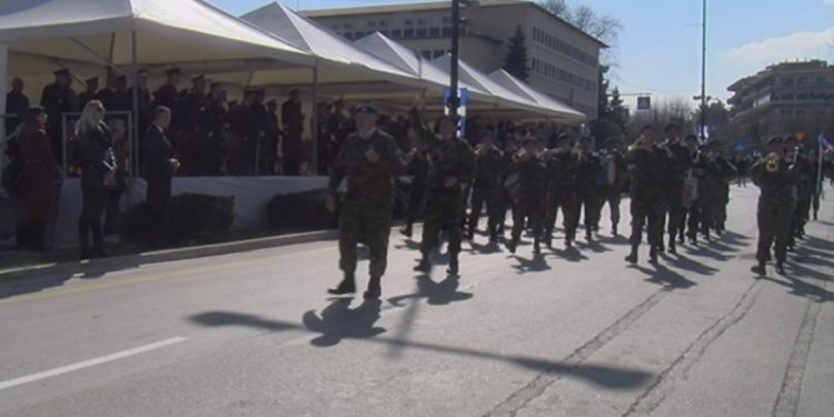 Ιωάννινα : Εντυπωσιακή η παρέλαση για την απελευθέρωση της πόλης ! (βίντεο)