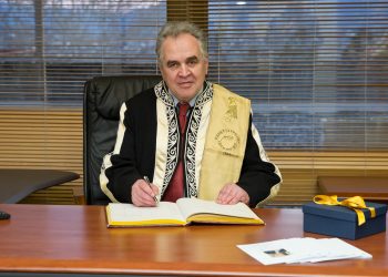 Επίτιμος διδάκτορας του τμήματος φιλολογίας του πανεπιστημίου Ιωαννίνων ο νεοελληνιστής καθηγητής Δ. Τζιόβας