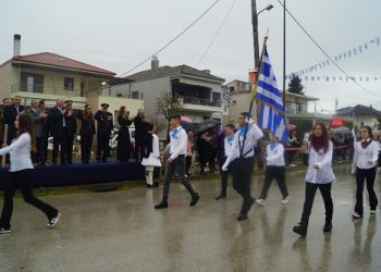 Υπό βροχή η παρέλαση για τον εορτασμό της Εθνικής επετείου στο Δήμο Ζίτσας