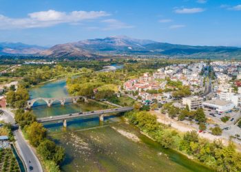 Συζήτηση στο Δημοτικό Συμβούλιο Αρταίων για την αγορά οικοπέδου πλησίον της γέφυρας Άρτας