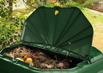 Διανομή μικρών καφέ οικιακών κάδων και κομποστοποιητών εδάφους από το Τμήμα Καθαριότητας του Δήμου Αρταίων