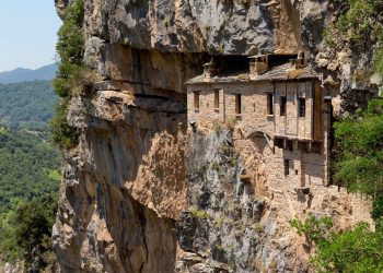 Πανηγυρίζει η ιερά μονή Κηπίνας την Παρασκευή της Διακαινησίμου