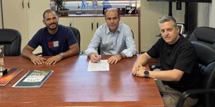 Υπογραφή σύμβασης με ανάδοχο για εκσυγχρονισμό ΚΕΠ