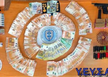 Εξαρθρώθηκε εγκληματική ομάδα, αποτελούμενη από υπαλλήλους τελωνειακής Αρχής που λάμβαναν αθέμιτα οικονομικά ωφελήματα για μη πραγματοποίηση ελέγχων