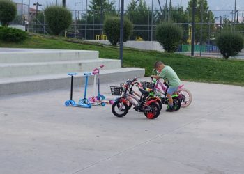 Παιδιά χάρισαν ποδήλατα και …χαμόγελα σε συνομηλίκους τους