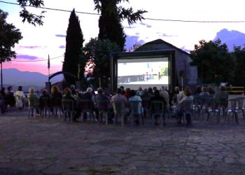 Πρεμιέρα στα χρώματα του ηλιοβασιλέματος