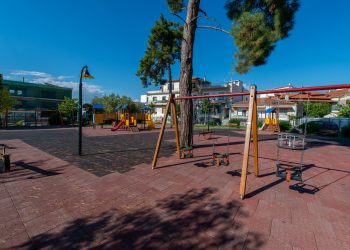 Εργασίες συντήρησης στην παιδική χαρά πλατείας Σκουφά
