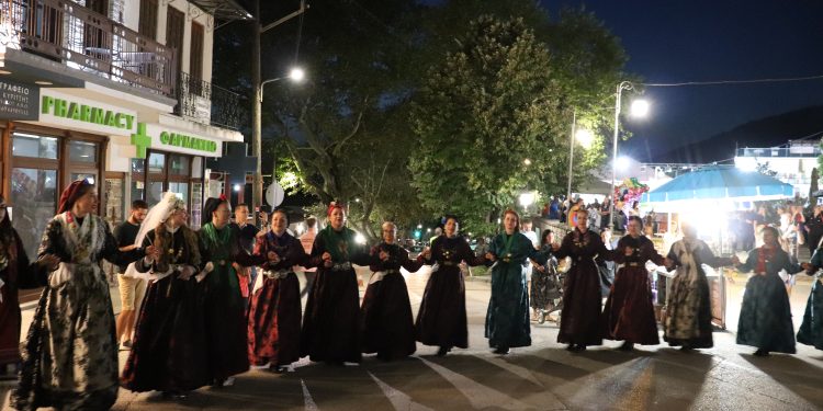 Με εξαιρετική επιτυχία ολοκληρώθηκε το 4ο Φεστιβάλ Παραδοσιακών Χορών «Χορευτικές Διαδρομές» στην Κόνιτσα