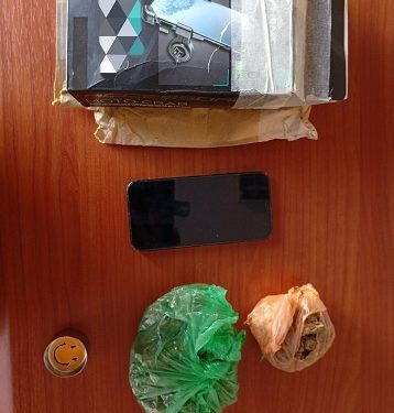 Συνελήφθη ημεδαπός στα Ιωάννινα για διακίνηση ναρκωτικών Παρέλαβε δέμα με ναρκωτικά από θυρίδα ταχυμεταφορών