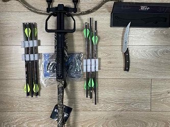 Είχε στην κατοχή του βαλλίστρα με -21- βέλη, καθώς και μαχαίρι