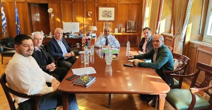 Συνάντηση του Υφυπουργού Ανάπτυξης, Λάζαρου Τσαβδαρίδη, με τον Δήμαρχο Ζίτσας για τη δημιουργία αγοράς τοπικών προϊόντων