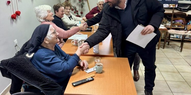 Επίσκεψη του Ανδρέα Σπυρόπουλου στο Κέντρο Ημερησίας Φροντίδας Ηλικιωμένων του Δήμου Πρέβεζας