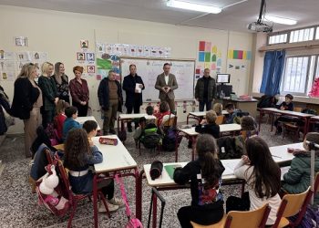 Ένα χριστουγεννιάτικο δώρο από το δήμαρχο Ιωαννίνων στους μαθητές της πρώτης δημοτικού