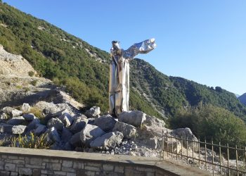 Τρισάγιο μνήμης για τα 29 θύματα του πολύνεκρου δυστυχήματος στο Τσίμποβο