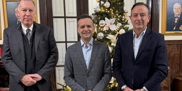 Συνάντηση του δημάρχου Ιωαννίνων με τον δήμαρχο Αθηναίων. Στο επίκεντρο τα μεγάλα προβλήματα της αυτοδιοίκησης