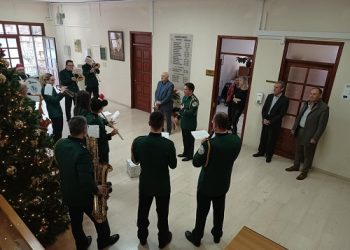 Με κάλαντα και χαρμόσυνες μελωδίες ευχήθηκαν στον Δήμαρχο Κόνιτσας