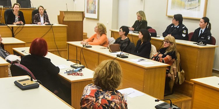 Διευρυμένη συνεδρίαση για την Ισότητα και την Γυναικεία κακοποίηση