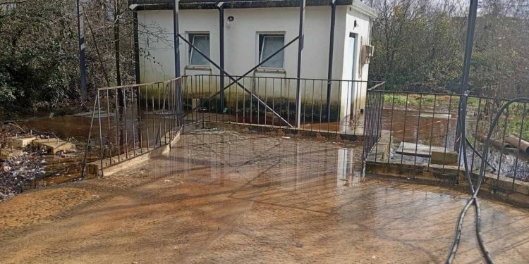 Πλημμύρισε ξανά ο χώρος πλύσης απορριμματοφόρων