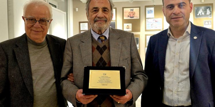 Τιμητική βράβευση στον σκιτσογράφο Γρηγόρη Γεωργίου από τον Δήμο Αρταίων