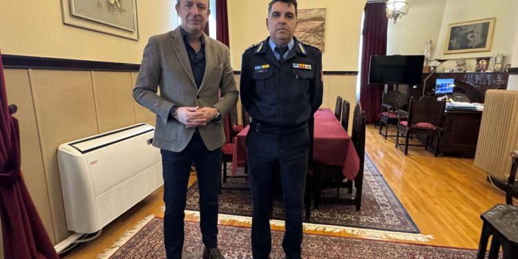 Επίσκεψη Συντονιστή Επιχειρήσεων Ηπείρου, Δυτικής Μακεδονίας και Νήσων της Πυροσβεστικής Υπηρεσίας στο δήμαρχο Ιωαννίνων