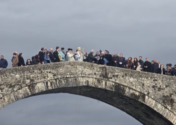 Λαμπρότητα και κατάνυξη στον εορτασμό των Θεοφανίων στην Άρτα