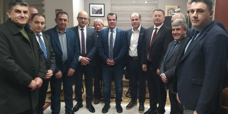 Εθιμοτυπική επίσκεψη του υπουργού Μετανάστευσης και Ασύλου στον Δήμο Αρταίων