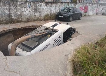 Ιωάννινα :Μεγάλη Καθίζηση “Κατάπιε” Όχημα Του Δήμου Ιωαννιτών