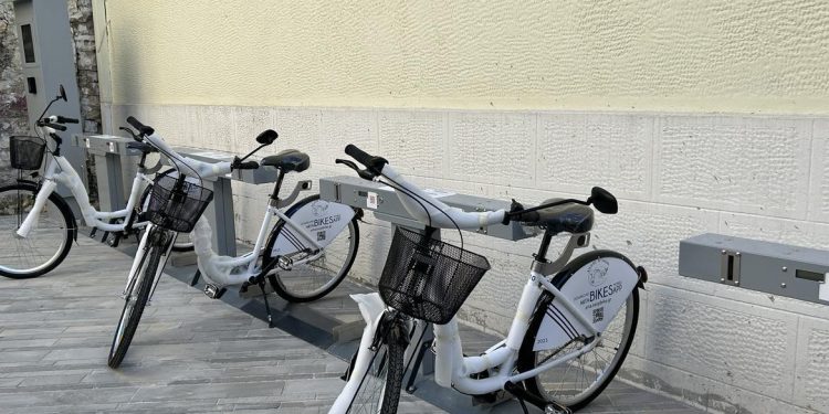 «Κοινόχρηστα ποδήλατα: παραδόθηκαν το 2023 – εκτός λειτουργίας έως το 2026»