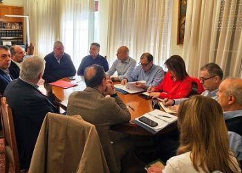 Σύσκεψη με τον Υφυπουργό Πολιτικής Προστασίας Κ. Κατσαφάδο για τα προβλήματα από το σεισμό σε Δήμους της Ηπείρου