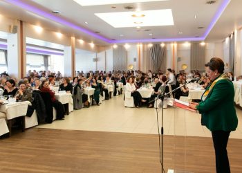 Γυναίκα, παράδοση και φορεσιές «στου χρόνου το υφάδι»