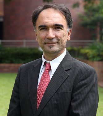 Tιμητική αναγόρευση κοσμήτορα Σχολής Ψυχολογίας και Κλινικών Επιστημών σε επίτιμο καθηγητή Νοσηλευτικής