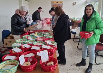 Πασχαλινά καλάθια και τρόφιμα σε ωφελούμενους του «Βοήθεια στο Σπίτι»