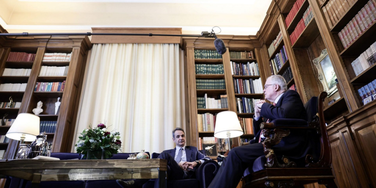 Συνάντηση του προέδρου της Δημοκρατίας Κωνσταντίνου ΑΝ. Τασούλα με τον πρωθυπουργό Κυριάκο Μητσοτάκη
