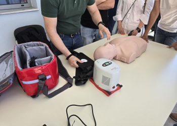 H Βουλή των Ελλήνων προχώρησε στην επίσημη παράδοση υγειονομικού εξοπλισμού τελευταίας τεχνολογίας στο Σωματείο εργαζομένων ΕΚΑΒ Θεσπρωτίας – ΕΚΑΒ Ηγουμενίτσας