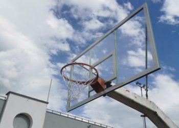 Tαμπλό σύγχρονων προδιαγραφών, με τα αντίστοιχα στεφάνια και διχτάκια, σε όλες τις μπασκέτες των πέντε ανοικτών γηπέδων στο Πανηπειρωτικό Στάδιο