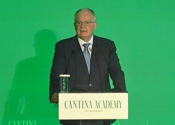 Ο Πρόεδρος της Δημοκρατίας Κωνσταντίνος Αν. Τασούλας, κήρυξε την έναρξη των εργασιών του 5ου Cantina Academy με θέμα: «Ήπειρος: Οι ρίζες και το μέλλον της αυθεντικότητας», στο ξενοδοχείο «DuLac» στα Ιωάννινα