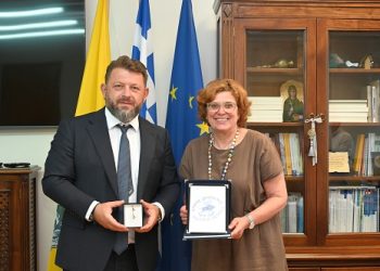 Συνάντηση εργασίας της Πρυτάνεως του Πανεπιστημίου Ιωαννίνων με τον Δήμαρχο και τον Αντιδήμαρχο του Δήμου Δρόπολης και Πωγωνίου για την ανάπτυξη διασυνοριακών συνεργασιώνστους τομείς της παιδείας και της υγείας