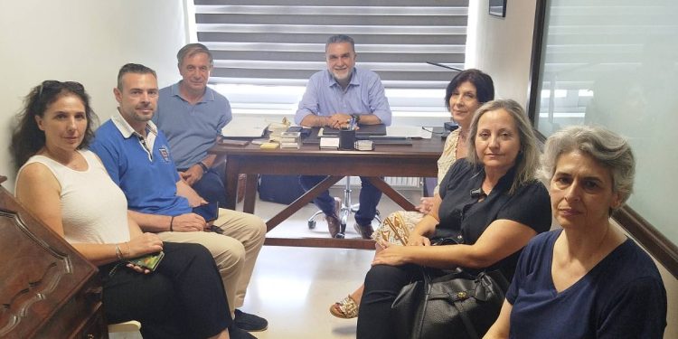 Συνάντηση του Βουλευτή Ιωαννίνων Ιωάννη Τσίμαρη με τους εργαζόμενους και εκπροσώπους του Διοικητικού Συμβουλίου του Κέντρου Πρόληψης «Σχεδία» με αφορμή την Παγκόσμια Ημέρα κατά των Ναρκωτικών