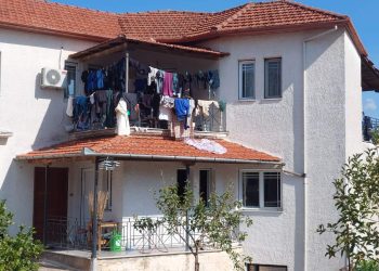 ΡΟΔΟΤΟΠΙ ΙΩΑΝΝΙΝΩΝ: Εικόνες αθλιότητας και άγριας εκμετάλλευσης των μεταναστών εργατών. Η ανάπτυξη καλπάζει στα εργοστάσια, εκατοντάδες τα φτηνά εργατικά χέρια από το σύγχρονο δουλεμπόριο | Δουλειά και διαβίωση σε άθλιες συνθήκες