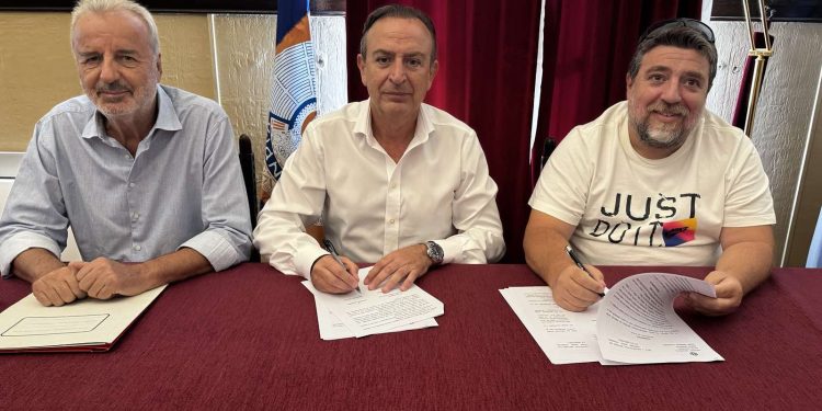 Υπογράφηκε η σύμβαση για έργα υποδομής 600.000 ευρώ στη Δ.Ε. Ανατολής