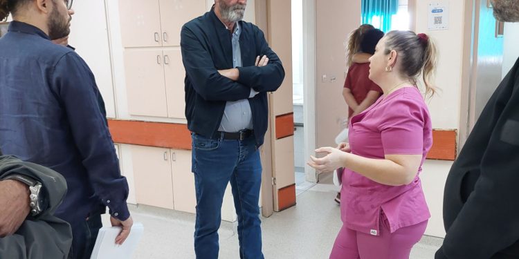 Περιοδεία Ν. Έξαρχου στο Γ.Ν. Άρτας: Στο επίκεντρο οι ελλείψεις και ο αγώνας των καθαριστριών