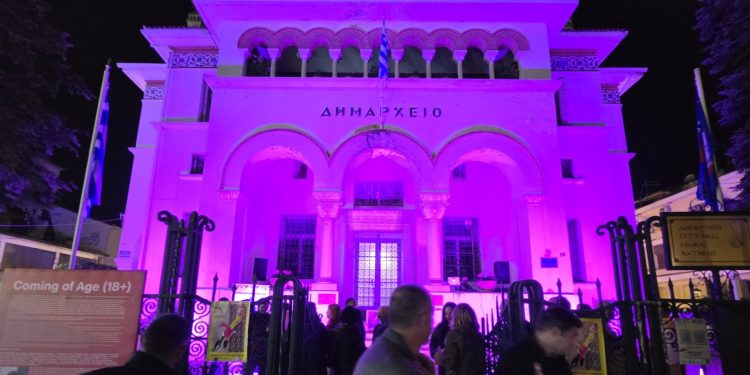 Στα ροζ το Δημαρχείο Ιωαννίνων στέλνοντας ένα δυνατό μήνυμα για την πρόληψη και την ελπίδα